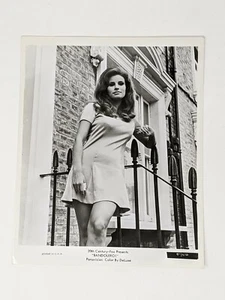 Sexy Vestido Vintage Original RAQUEL WELCH 1968 8" X 10" Foto BANDOLERO - Imagen 1 de 2