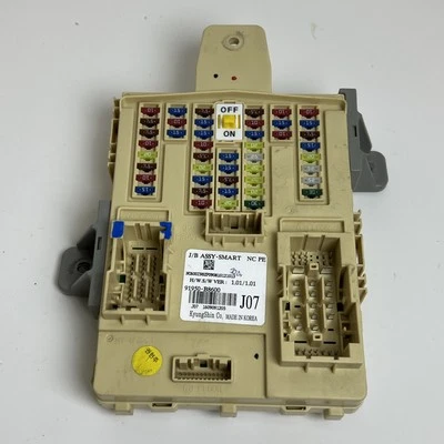 2017 HYUNDAI SANTA FE XL CABIN FUSE BOX 91950-B8600 OEM - Image 1 of 4