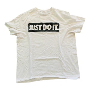 NIKE Men’s Size XL White Big Black Nike Swoosh & Nike Just Do It - Picture 1 of 8