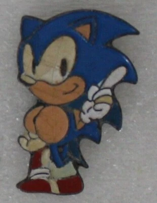 1990s SONIC THE HEDGEHOG Lapel Pin 3 x 2 cm. (1.2" x 0.8") Sega Video Games VHTF - Image 1 of 3