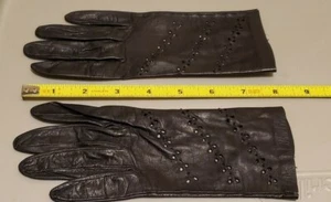 Vintage schwarze Lederhandschuhe Gr. 6,5 mit rankenartigen Ausschnitten - Bild 1 von 6