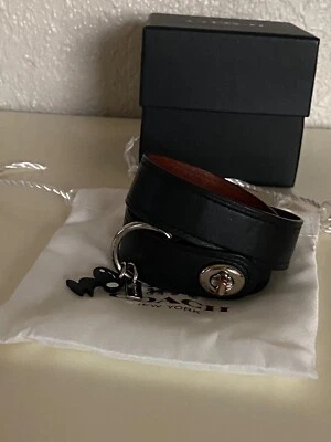 蔻驰 X 花生史努比黑色皮革转锁包裹式手链罕见 — 第 1/4 张图片