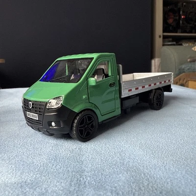 Caminhão drop-side fundido 1:32. Verde/prata. Ação pull-back. Estado perfeito. - Imagem 1 de 4