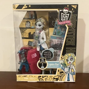 Monster High Lagoona Blue Mad Science Classroom 2011 - Bild 1 von 5