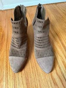 Vince Camuto Perforated Taupe Leather Pointed Ankle Bootie Sz 8 M 38.5 - Picture 1 of 4