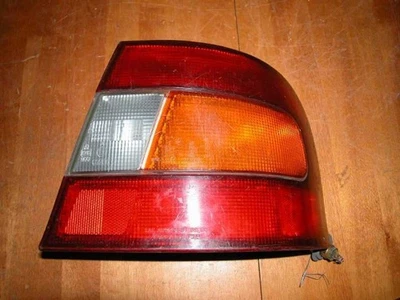 Lanterna traseira direita do passageiro com quarto de montagem compatível com 92-93 ELANTRA 112104 - Imagem 1 de 3