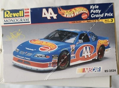 Revell Kyle Petty #44 Hot Wheels Pontiac Grand Prix Model Kit 85-2524 1997 - Image 1 of 4
