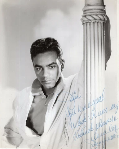JOHNNY MATHIS HAND SIGNED 8x10 PHOTO+COA         AMAZING+VERY RARE VINTAGE POSE Cover