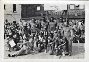 Vintage Basketball Photo~HARLEM GLOBETROTTERS~Original 1950s Snapshot Photograph - Picture 1 of 1