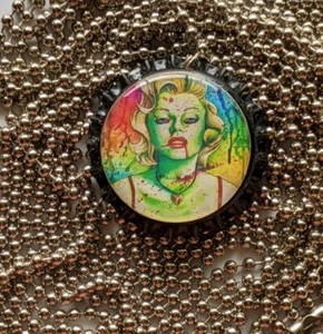 Halskette mit Anhänger Zombie Marilyn Monroe-Stil Kronkorken - Bild 1 von 1