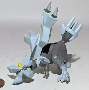"Pokémon KYUREM.Nintendo Exclusivo 2012. Blanco Negro. Figura Tapa de Botella solamente.2,5" - Imagen 1 de 4