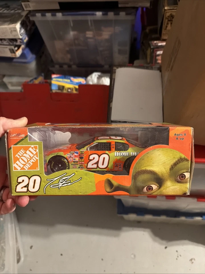 Литая модель Action Tony Stewart No20 Depot Shrek 2 Monte Carlo 1:24 NASCAR 2004 D6 - Изображение 1 из 4