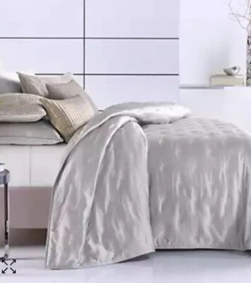 Hudson Park Collection Nuevo KING Cobertor Acolchado TAUPE 110x96 Foto 1 de 2