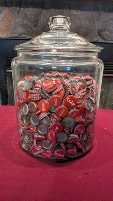 1000 tapas de botellas de metal de Coca Cola en tarro de caramelo/cerebro (tal vez más)  Foto 1 de 4