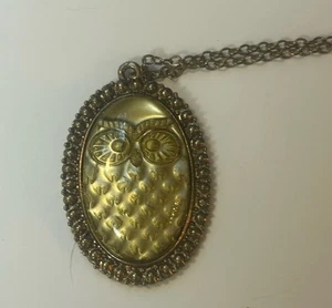 Large Vintage Owl pendant on 24 inch chain in gold tone. - Picture 1 of 3