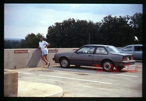Sao Paulo Brasilien Straßenszene Mann steht am alten Auto 1986 35mm Dia - Bild 1 von 1