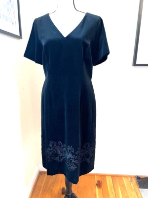 Vestido Vintage Laura Ashley TERCIOPELO NEGRO Talla US 10 (UK14) con Bordado Foto 1 de 4