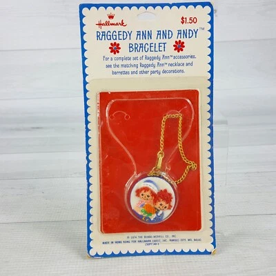Vintage 1974 Hallmark Raggedy Ann & Andy Pulseira com Berloque de Plástico NOVO Selado - Imagem 1 de 4
