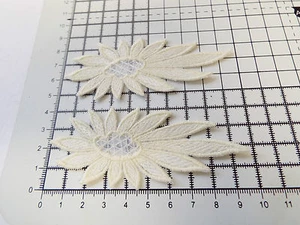 2 x Iron on / Sew on, Ivory Guipure Lace,Applique,Flower Motifs -10 cm x 4cm  - Picture 1 of 3