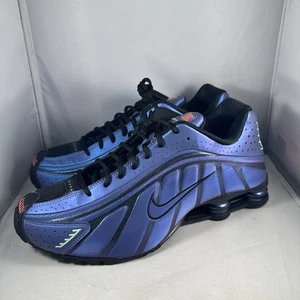 NEW Nike Shox R4 Low Iridescent Metallic Black Shoes Mens Size 13 HQ3446-001 - Picture 1 of 9
