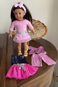 American Girl Truly Me #31 Puppe dunkle Haut braune Augen wird nicht mehr hergestellt. Zwei extra Outfits. - Bild 1 von 8