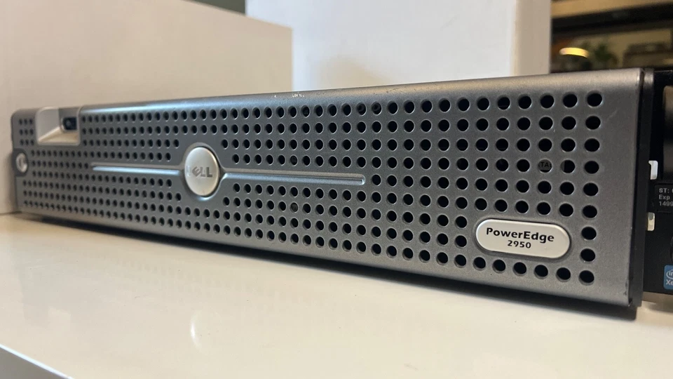 Dell PowerEdge 2950 Server 4.5TB SATA No Hard Drives - Image 1 of 4