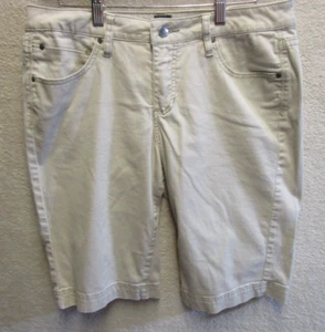 JAG Womens Shorts Size 10 Classic Fit Beige 13" Inseam 💙 - Picture 1 of 3