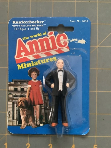 The World of Orphan Annie Daddy Warbucks (1982) Knickerbocker Mini Figure Cover