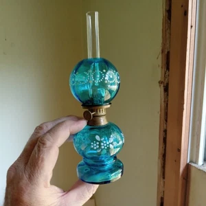 1890s BLUE PANEL OPTIC MINIATURE OIL LAMP W/ENAMEL FLOWERS MATCHING SHADE SCARCE - Picture 1 of 10