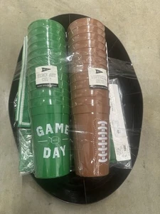 Game days cup total 24 cups tray and tablecloths set - Picture 1 of 1