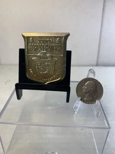 Distintivo Pubblicitario Vintage Orso Fumè Junior Forest Ranger Metallo - Foto 1 di 3