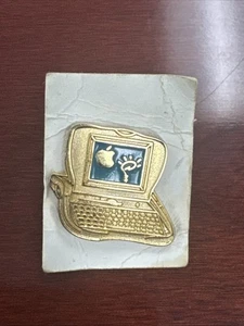 Apple eMate 300 Lapel Pin EXTREMELY RARE! - Afbeelding 1 van 2