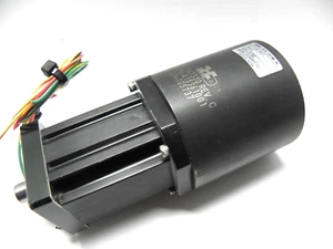 PARKER SERVO CM161XD-01339H with Harmonic Drive gear case CSF-14-50-2XH-F - Picture 1 of 4