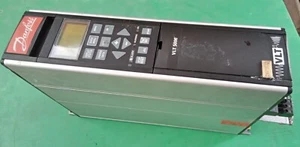 DANFOSS VLT 5000 175Z0034 INVERTER 3PH VLT5000 1.7KVA with OP Panel xSPARE PARTS - Foto 1 di 7