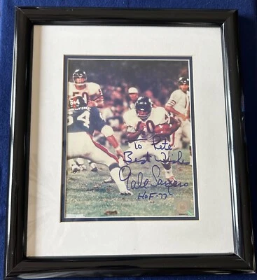 Gale Sayers Hand Signed Autographed AND FRAMED PICTURE  HOF 77 - Image 1 of 3