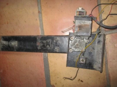 Rolls Royce Silver Shadow Coupe power window regulator with Piper EWL motor - Image 1 of 4