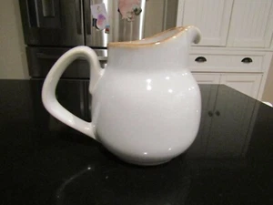 LOVELY B&G, BING AND GRONDAHL8 oz CREAMER~512 - Picture 1 of 3