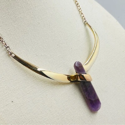 Collar Robert Lee Morris tono dorado amatista púrpura declaración de diseñador Foto 1 de 4