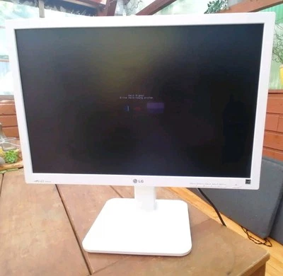 LG Flatron 24EB23PY-W 24"/60,9cm 1920x1200 VGA DVI DisplayPort Weiß USB Hub - Bild 1 von 4