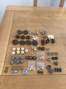 Collection Of Vintage Buttons And Toggles - Picture 1 of 7