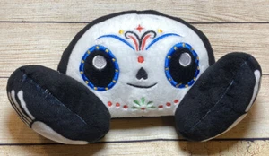 Muertos Tag der Toten Plüsch Kuscheltier Baby Spielzeug Halloween Knistern Quietschen Sugar Skull - Bild 1 von 2