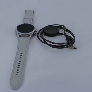 Samsung Galaxy Watch4 Classic, Stainless steel case & Sport band, 46mm (Silver) - Bild 1 von 6