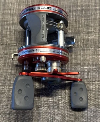 Vintage AMBASSADEUR 5000 Red Levelwind Bait Casting Fishing Reel Sweden - Image 1 of 4