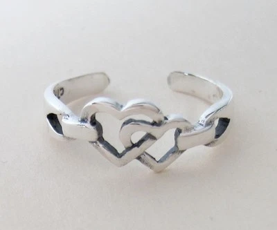 Anillo de dedo ajustable con corazones vinculados de plata de ley Foto 1 de 2