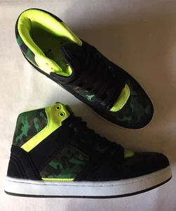Deena & Ozzy Camo High-Top Sneakers Shoes Size 7 Urban Outfitters Black & Green - Picture 1 of 9