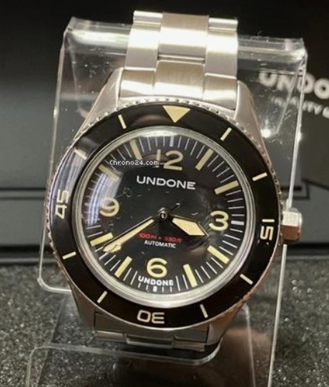 UNDONE BASECAMP con bracciale originale in acciaio PARI AL NUOVO - Immagine 1 di 1