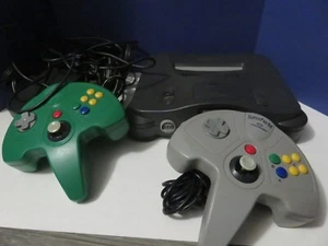 Nintendo 64 Spielekonsole mit 2 Controllern, zwei Memory Cards Kabeln - getestet funktioniert - Bild 1 von 10
