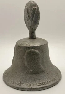 WW2 Siegesglocke Made in England mit abgeschossenem Luftwaffe Flugzeug Metall - Bild 1 von 7