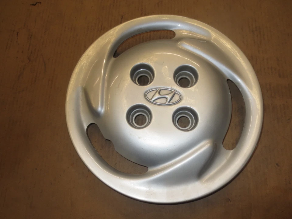 Tapacubos Hyundai Accent 1995 95 1996 96 cubierta de rueda tapacubos 13" fabricante de equipos originales usado 55531 Foto 1 de 4