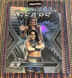 2025 Topps Chrome WWE SG-BY Bayley Shifting Gears DIE CUT INSERT SMACK DOWN - Bild 1 von 2